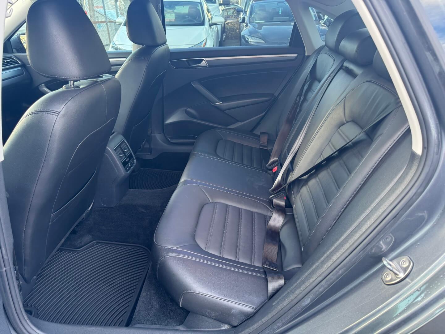 2018 Volkswagen Passat R-Line